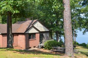 Lakefront cabin at Percy Quin State Park